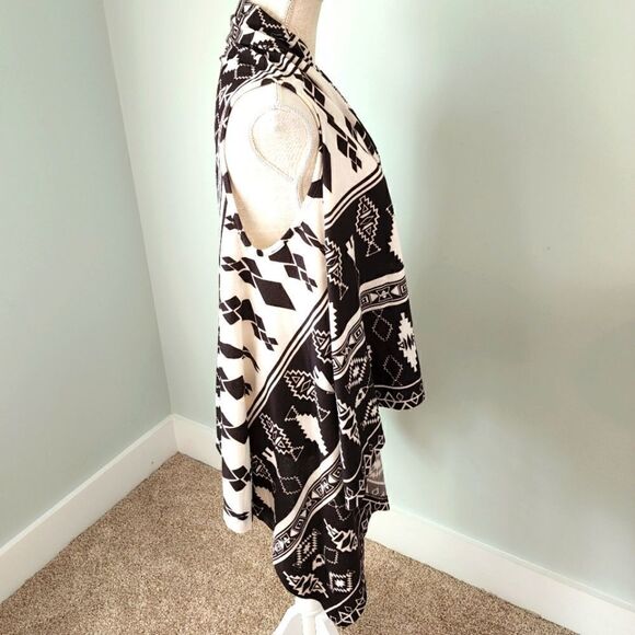 WRANGLER WOMEN'S AZTEC SHIRT  HI LOW HEM SLEEVELESS VEST SIZE SMALL - Picture 5 of 6